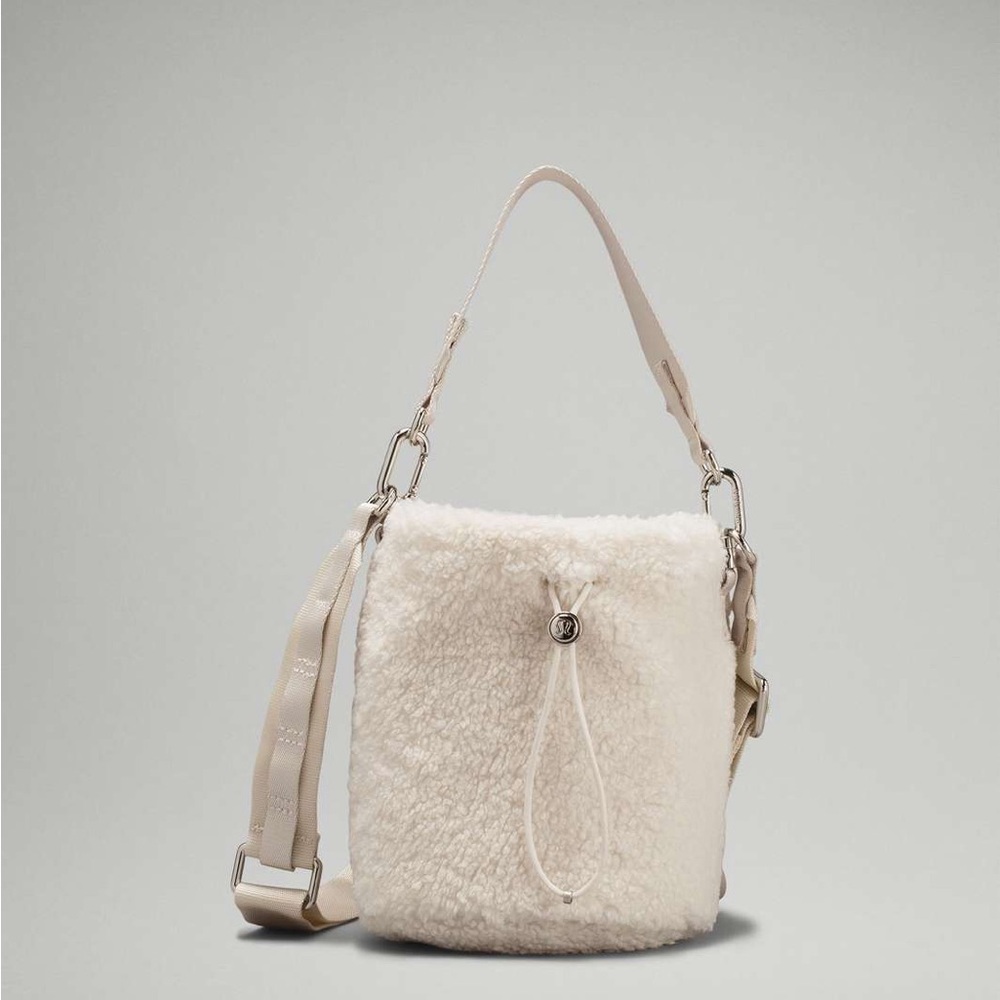 Lululemon New Year Crossbody Fleece Bucket Bag 2.5L - White Opal